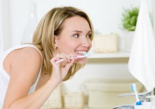 Отбеливание зубов в домашних условиях: 2 способа