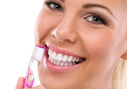 Как очистить зубы от застрявшей еды