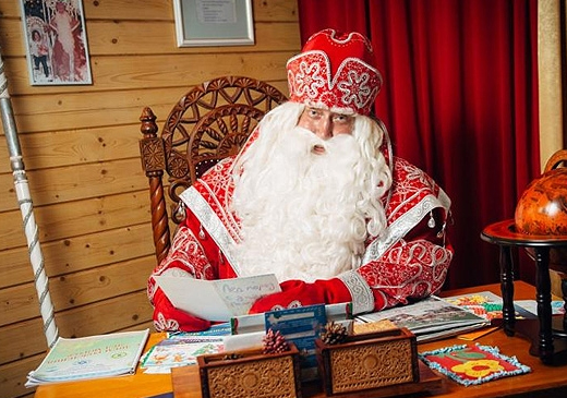 Вернуть 80-е, «чтобы не было войны» и «заработать биткоин»: что россияне просят у Деда Мороза?