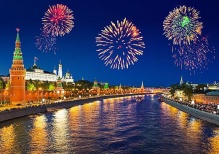 День Победы и праздничный салют на теплоходах Москвы
