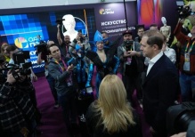 Министр промышленности и торговли Денис Мантуров посетил стенд МХПИ на Всемирном фестивале молодежи и студентов в Сочи