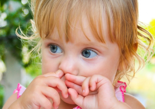 Как отучить малыша ковырять в носу