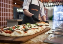 Быстро, вкусно, по-итальянски — все это про Scro Pizza: современная концепция, направленная на аудиторию, ценящую комфорт, вкус и быстрый сервис.