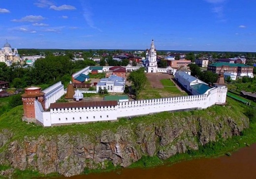 Величие, красота, монументальность: самые красивые каменные крепости России