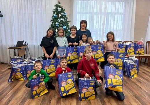 Более 12 тысяч детей по всей России получили подарки благодаря «Ленте добрых дел»