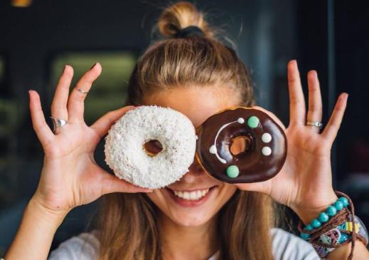 4 причины тяги к сладкому: как справиться с сахарной зависимостью
