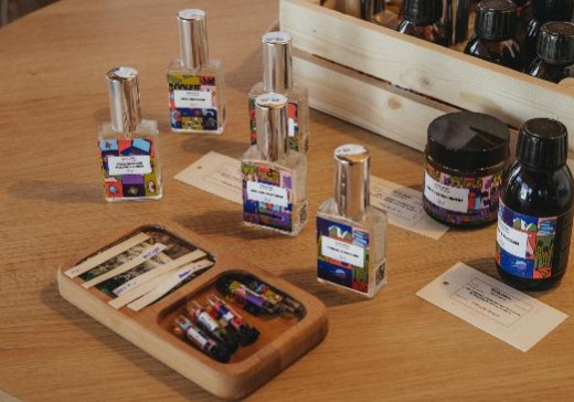 «Таврида.АРТ» и biblioteka aromatov выпустили линейку парфюмов совместно с молодыми дизайнерами 