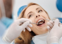 Всем ли известно как лечить кариес зубов?