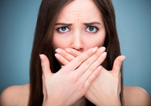 Плохой запах изо рта: какие анализы стоит сдать, чтобы выяснить причины