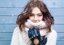 Перезимовать без потерь: чем и как защитить волосы от зимнего стресса