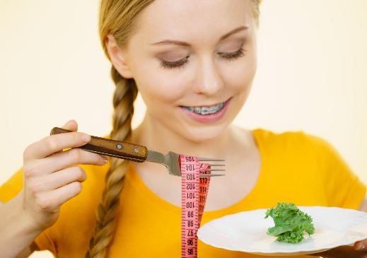 Мало ем, но не худею: эксперт XFIT рассказал о главных причинах сохранения лишнего веса