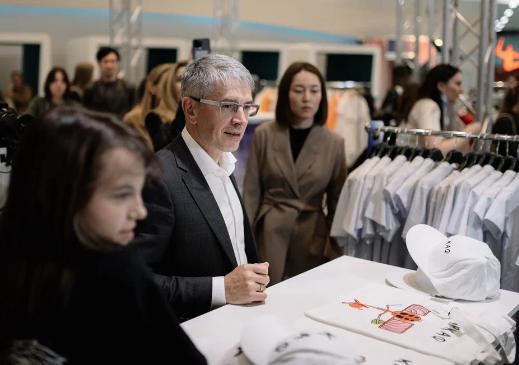 Одежда от почти 700 дизайнеров на любой вкус и кошелек: в Москве открылись маркеты Московской недели моды