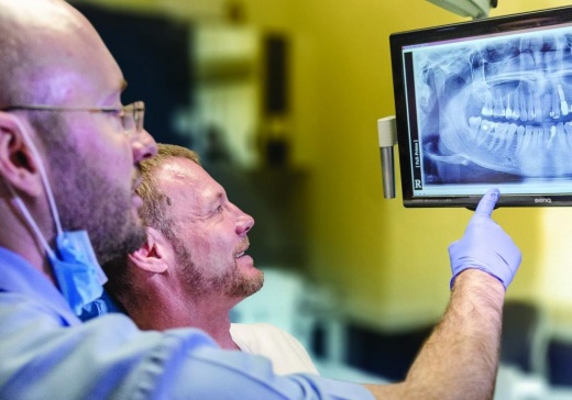 В клинике Будапешта Kreativ Dental Clinic в костной пластике будут использовать трансплантаты из ребер пациента