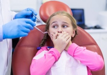 Нюансы лечения заболевших детских зубов
