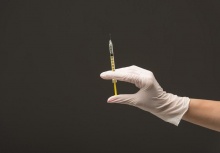 Больше 50% российских компаний требуют от работников прививку от коронавируса
